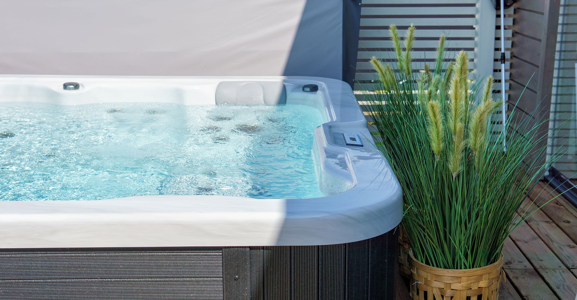 Spa jacuzzi sur mesure intérieur ou extérieur. Vente de Spas pour